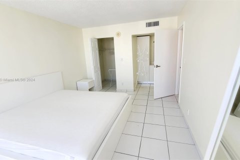 Condo in Sunny Isles Beach, Florida, 1 bedroom  № 1397796 - photo 14