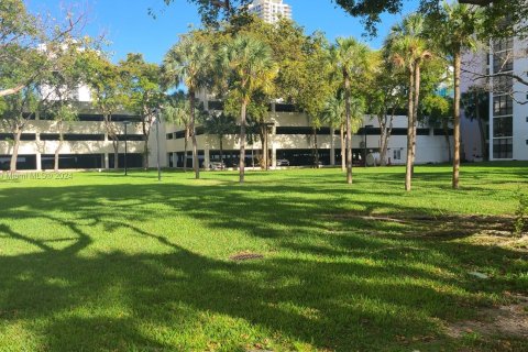 Condo in Sunny Isles Beach, Florida, 1 bedroom  № 1397796 - photo 25