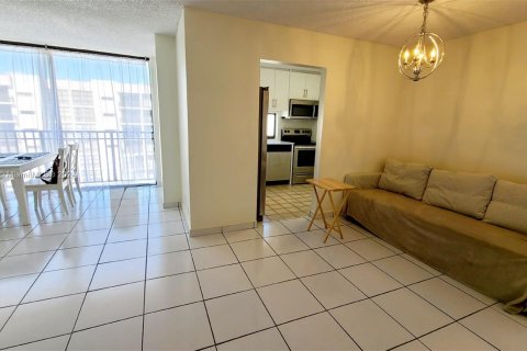 Condo in Sunny Isles Beach, Florida, 1 bedroom  № 1397796 - photo 21