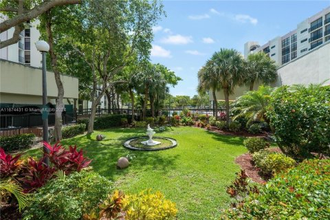 Condo in Sunny Isles Beach, Florida, 1 bedroom  № 1397796 - photo 24