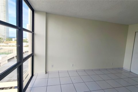 Condo in Sunny Isles Beach, Florida, 1 bedroom  № 1397796 - photo 16