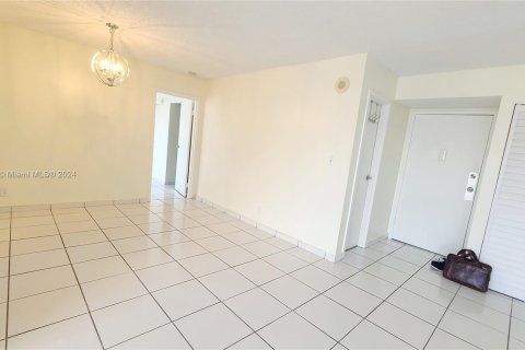 Condo in Sunny Isles Beach, Florida, 1 bedroom  № 1397796 - photo 13