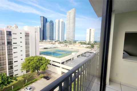 Condo in Sunny Isles Beach, Florida, 1 bedroom  № 1397796 - photo 10