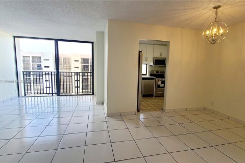 Condo in Sunny Isles Beach, Florida, 1 bedroom  № 1397796 - photo 22