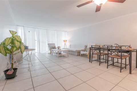 Copropriété à vendre à Aventura, Floride: 1 chambre, 93.37 m2 № 1397749 - photo 2