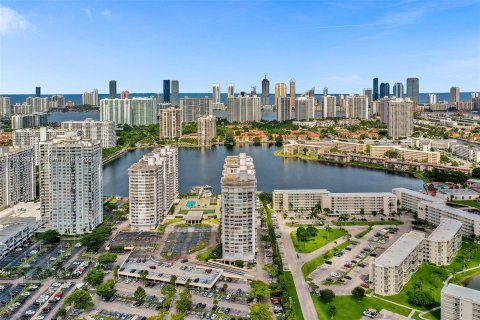 Condo in Aventura, Florida, 1 bedroom  № 1397749 - photo 25