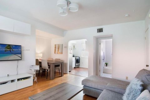 Condo in Miami Beach, Florida, 1 bedroom  № 1397750 - photo 10