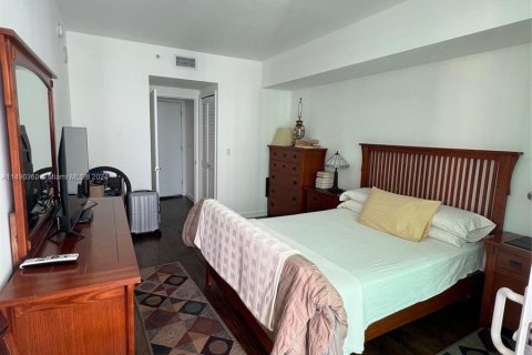 Condo in Miami, Florida, 1 bedroom  № 1099223 - photo 6