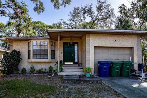 House in Tampa, Florida 3 bedrooms, 184.04 sq.m. № 1428957 - photo 24