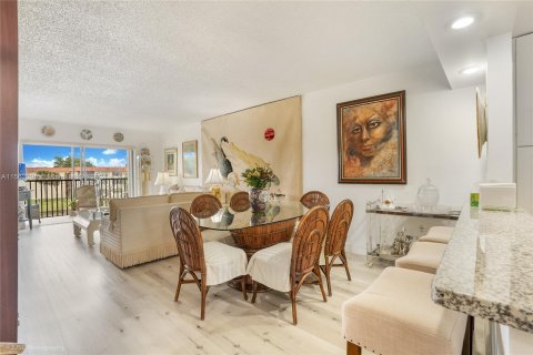 Condominio en venta en Pembroke Pines, Florida, 2 dormitorios, 108.7 m2 № 1099365 - foto 7