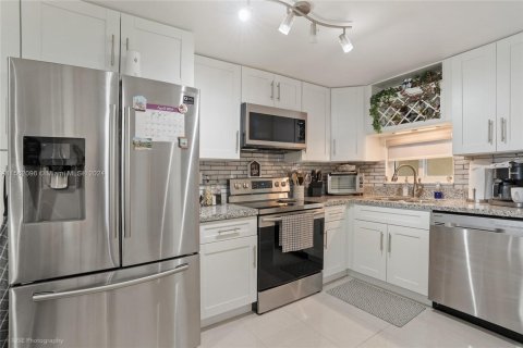 Condominio en venta en Pembroke Pines, Florida, 2 dormitorios, 108.7 m2 № 1099365 - foto 5
