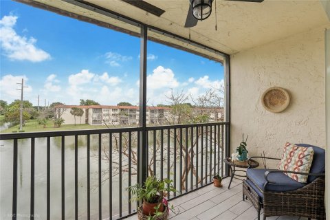 Condominio en venta en Pembroke Pines, Florida, 2 dormitorios, 108.7 m2 № 1099365 - foto 2