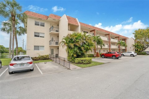 Condominio en venta en Pembroke Pines, Florida, 2 dormitorios, 108.7 m2 № 1099365 - foto 1