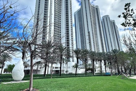 Condo in Sunny Isles Beach, Florida, 3 bedrooms  № 1060893 - photo 23