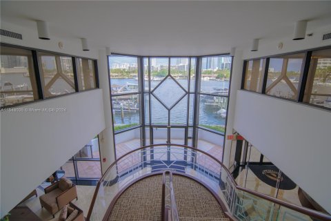 Condominio en venta en Hallandale Beach, Florida, 2 dormitorios, 131.92 m2 № 1059469 - foto 20