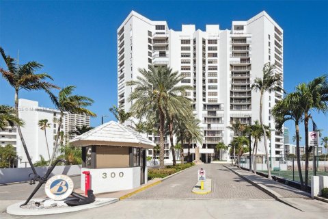 Copropriété à vendre à Hallandale Beach, Floride: 2 chambres, 131.92 m2 № 1059469 - photo 18