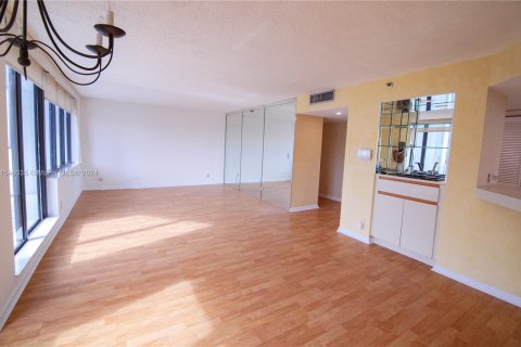 Condominio en venta en Hallandale Beach, Florida, 2 dormitorios, 131.92 m2 № 1059469 - foto 4