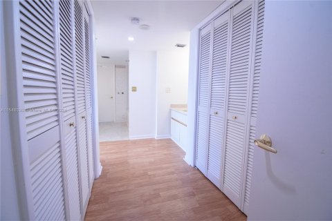 Condominio en venta en Hallandale Beach, Florida, 2 dormitorios, 131.92 m2 № 1059469 - foto 13
