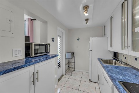 Condo in Deerfield Beach, Florida, 1 bedroom  № 1026393 - photo 25