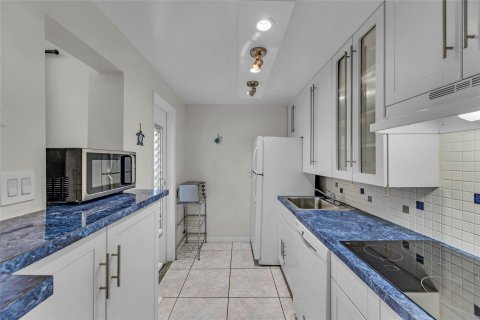 Condo in Deerfield Beach, Florida, 1 bedroom  № 1026393 - photo 26