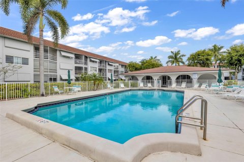 Condominio en venta en Deerfield Beach, Florida, 1 dormitorio, 65.03 m2 № 1026393 - foto 6