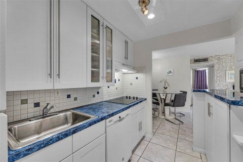 Condo in Deerfield Beach, Florida, 1 bedroom  № 1026393 - photo 24