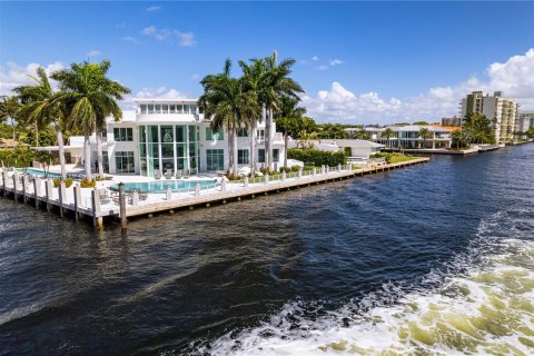 House in Fort Lauderdale, Florida 5 bedrooms, 784.19 sq.m. № 1402664 - photo 1