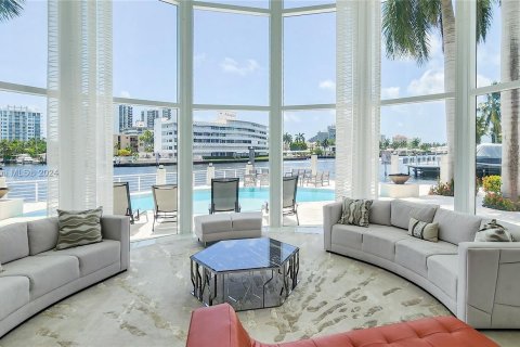 House in Fort Lauderdale, Florida 5 bedrooms, 784.19 sq.m. № 1402664 - photo 22