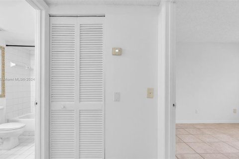 Copropriété à vendre à Pembroke Pines, Floride: 3 chambres, 115.85 m2 № 1240724 - photo 14