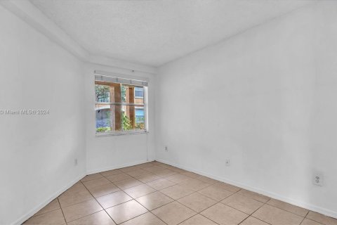 Copropriété à vendre à Pembroke Pines, Floride: 3 chambres, 115.85 m2 № 1240724 - photo 21