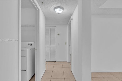 Copropriété à vendre à Pembroke Pines, Floride: 3 chambres, 115.85 m2 № 1240724 - photo 22