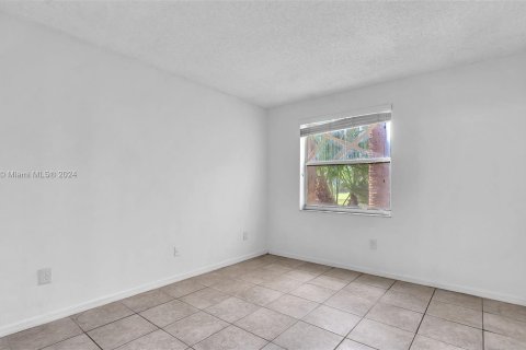 Copropriété à vendre à Pembroke Pines, Floride: 3 chambres, 115.85 m2 № 1240724 - photo 15