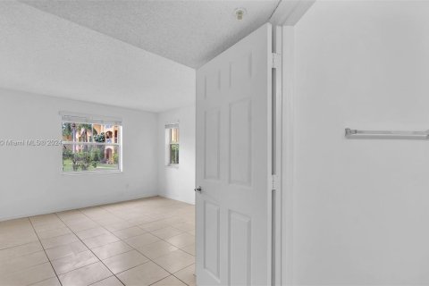 Copropriété à vendre à Pembroke Pines, Floride: 3 chambres, 115.85 m2 № 1240724 - photo 20