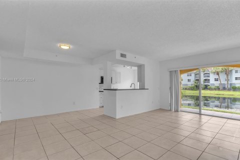 Condo in Pembroke Pines, Florida, 3 bedrooms  № 1240724 - photo 7