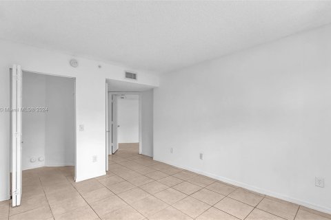 Copropriété à vendre à Pembroke Pines, Floride: 3 chambres, 115.85 m2 № 1240724 - photo 10