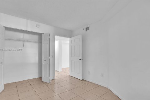 Copropriété à vendre à Pembroke Pines, Floride: 3 chambres, 115.85 m2 № 1240724 - photo 12