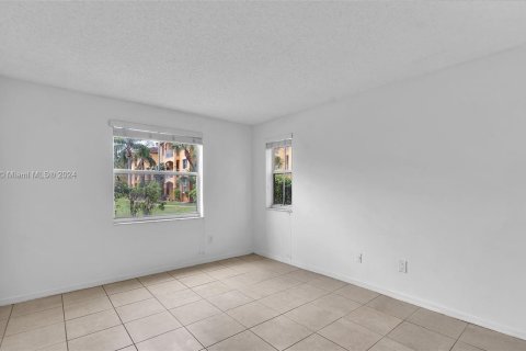 Copropriété à vendre à Pembroke Pines, Floride: 3 chambres, 115.85 m2 № 1240724 - photo 11