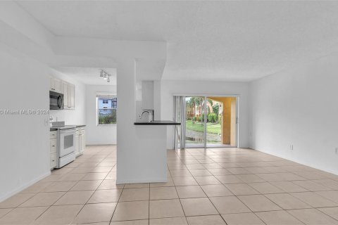 Condo in Pembroke Pines, Florida, 3 bedrooms  № 1240724 - photo 6