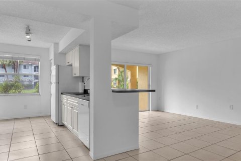 Condo in Pembroke Pines, Florida, 3 bedrooms  № 1240724 - photo 5