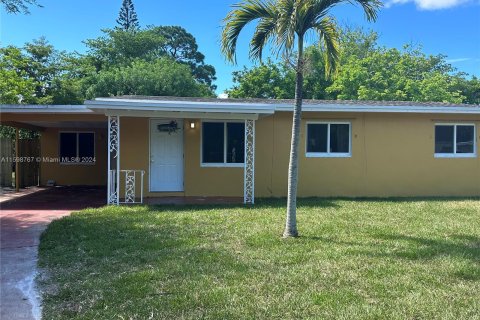 House in Fort Lauderdale, Florida 3 bedrooms, 101.45 sq.m. № 1240810 - photo 1