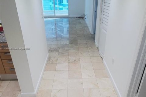 Condo in Miami, Florida, 1 bedroom  № 1236694 - photo 2