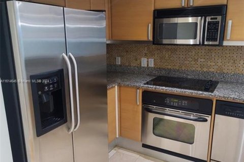 Condo in Miami, Florida, 1 bedroom  № 1236694 - photo 5