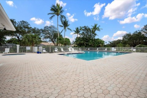 Townhouse in Palm Beach Gardens, Florida 2 bedrooms, 107.02 sq.m. № 1024613 - photo 3