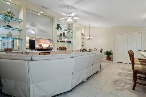 Townhouse in Palm Beach Gardens, Florida 2 bedrooms, 107.02 sq.m. № 1024613 - photo 12