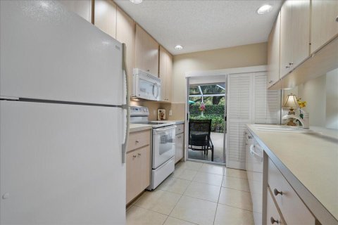 Townhouse in Palm Beach Gardens, Florida 2 bedrooms, 107.02 sq.m. № 1024613 - photo 16