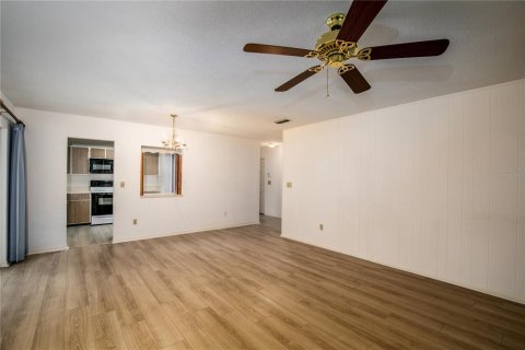 Condo in DeLand, Florida, 2 bedrooms  № 1275618 - photo 6