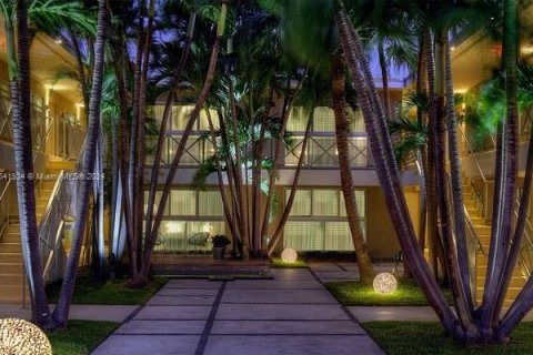 Copropriété à vendre à Miami Beach, Floride: 2 chambres, 76.18 m2 № 1037631 - photo 6