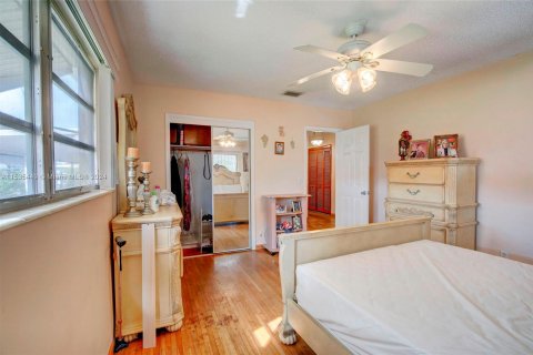 Villa ou maison à vendre à Hialeah, Floride: 3 chambres, 164.44 m2 № 1017490 - photo 16