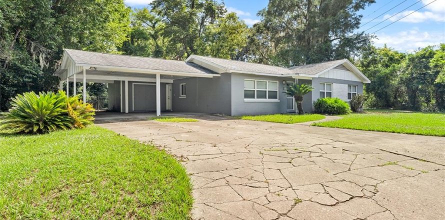 House in Gainesville, Florida 3 bedrooms, 158.49 sq.m. № 1353499