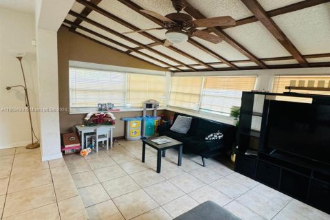 Casa en venta en Miami, Florida, 3 dormitorios, 146.69 m2 № 1375850 - foto 5